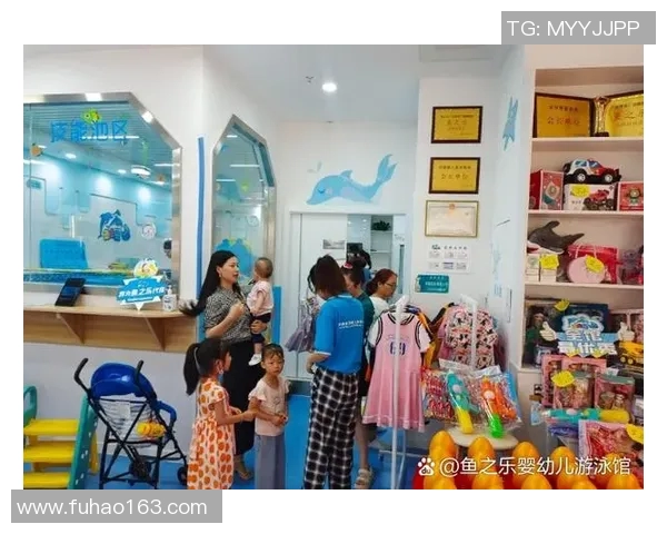 婴儿游泳对健康成长的益处及家长如何科学引导宝宝进行水中活动